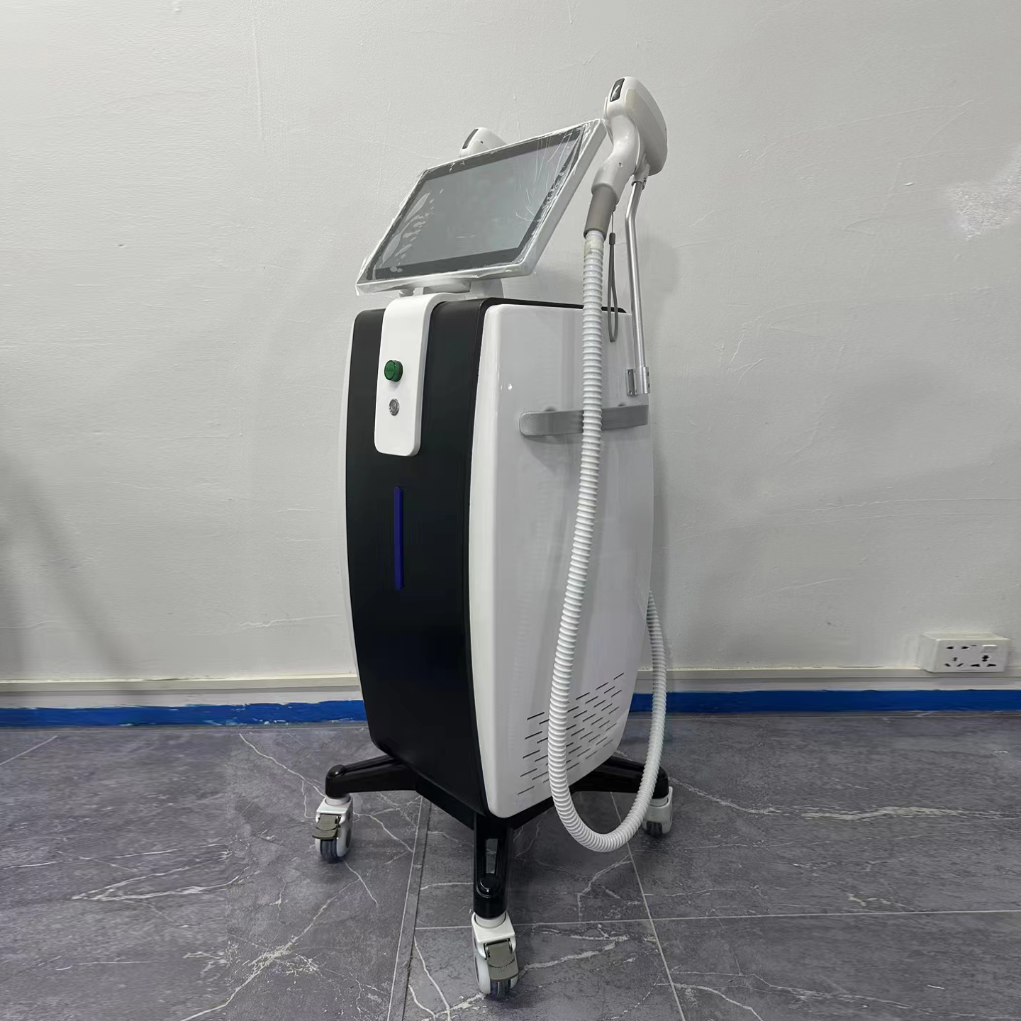 双810 - SMIO #301 - Professional 808nm Diode Laser equipment by SMIO