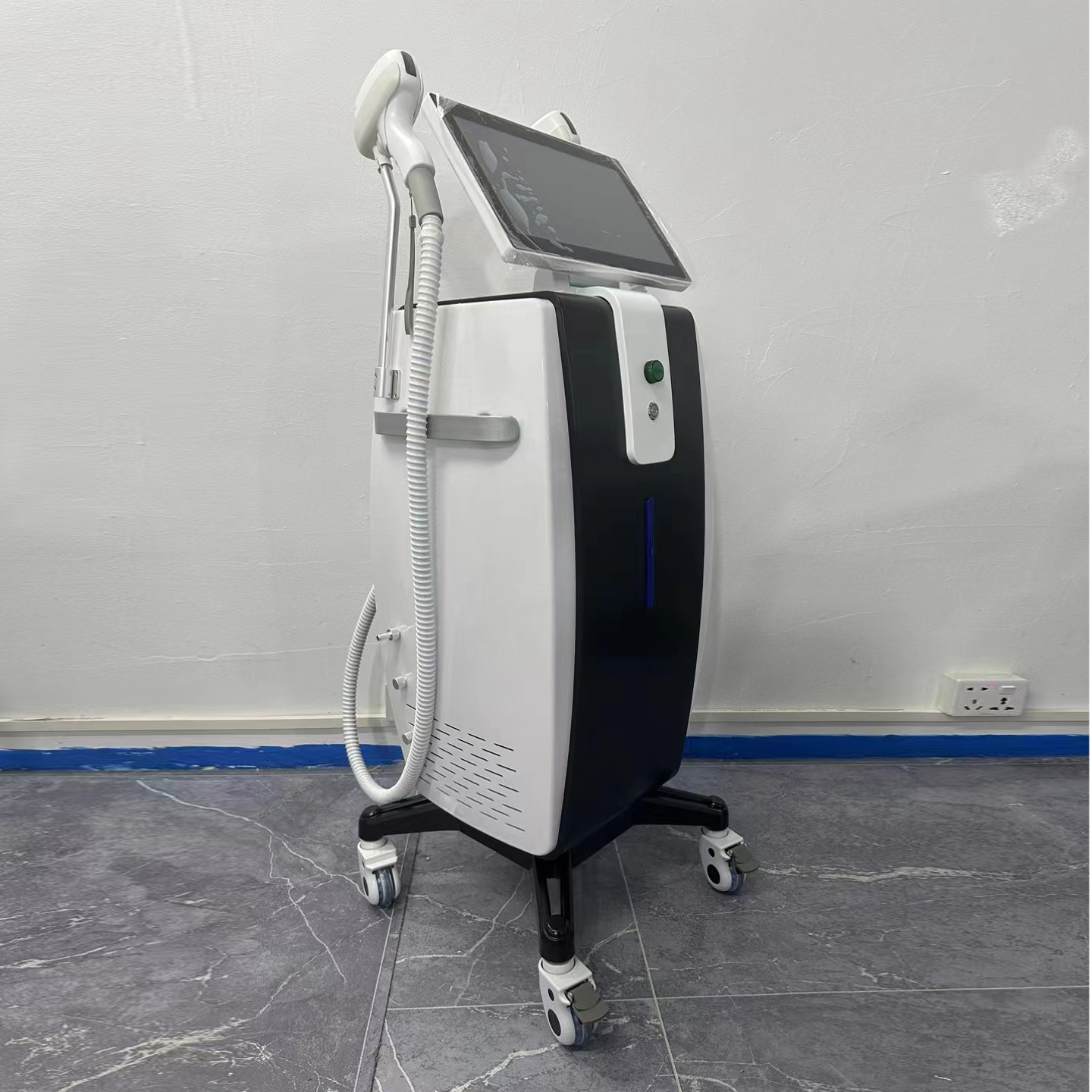 双810 - SMIO #301 - Professional 808nm Diode Laser equipment by SMIO