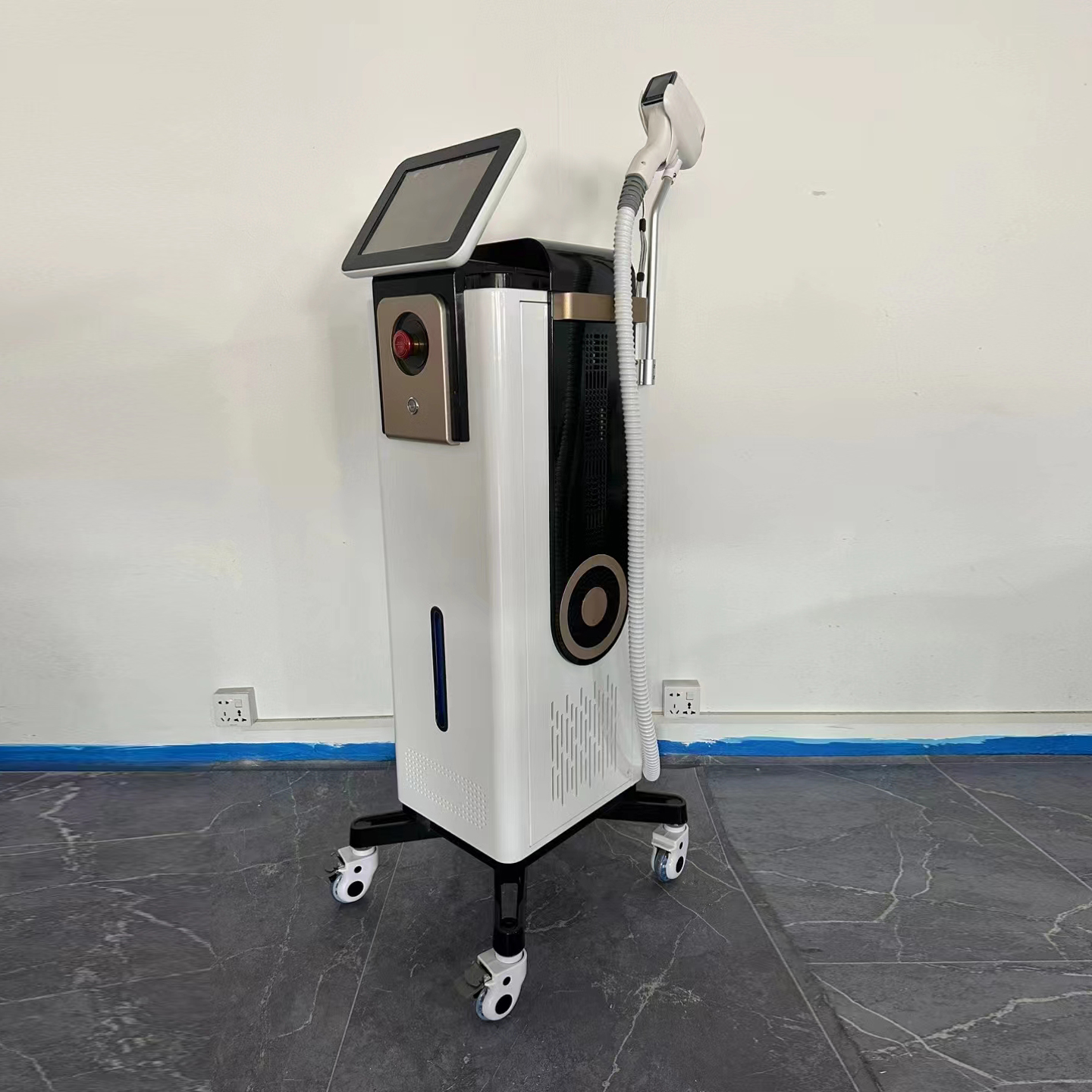 立式808 - SMIO #349 - Professional 808nm Diode Laser equipment by SMIO