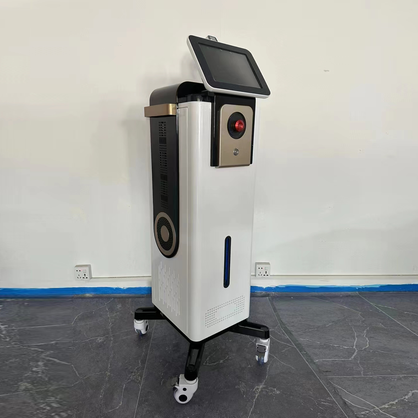 立式808 - SMIO #349 - Professional 808nm Diode Laser equipment by SMIO