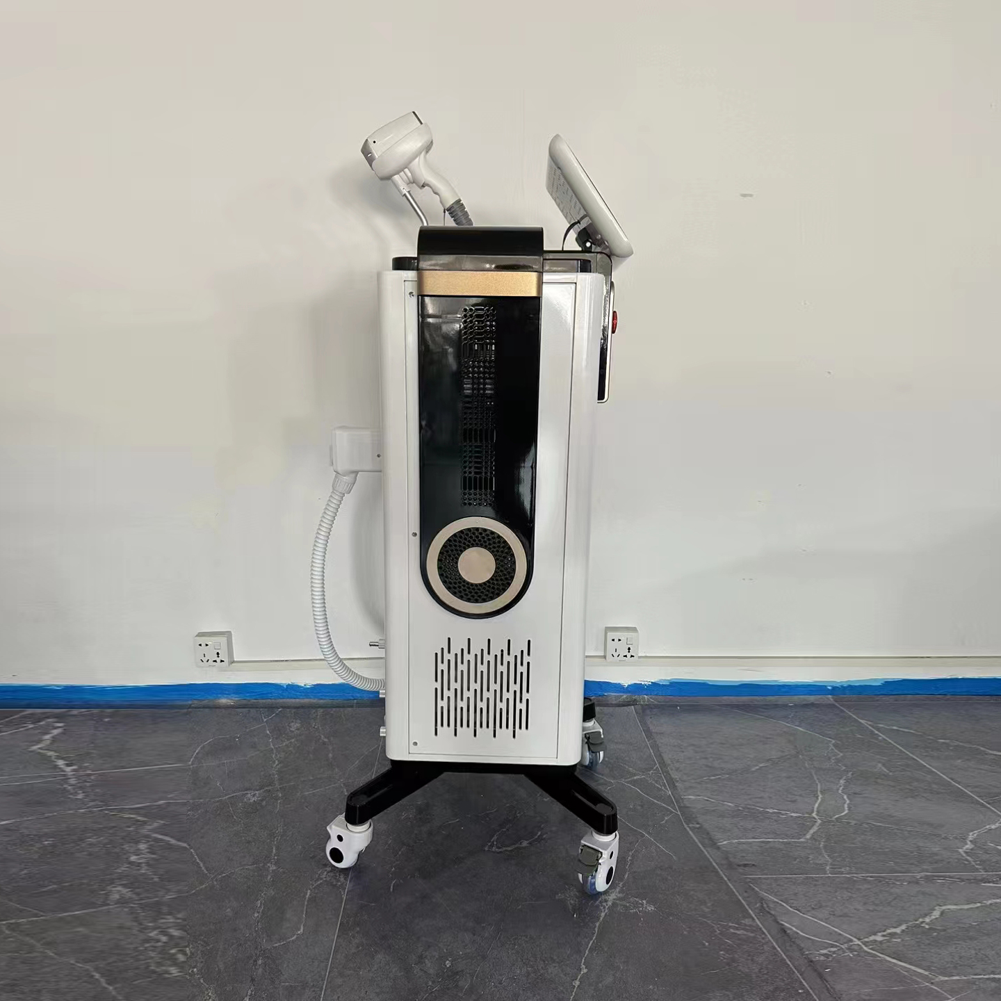 立式808 - SMIO #349 - Professional 808nm Diode Laser equipment by SMIO